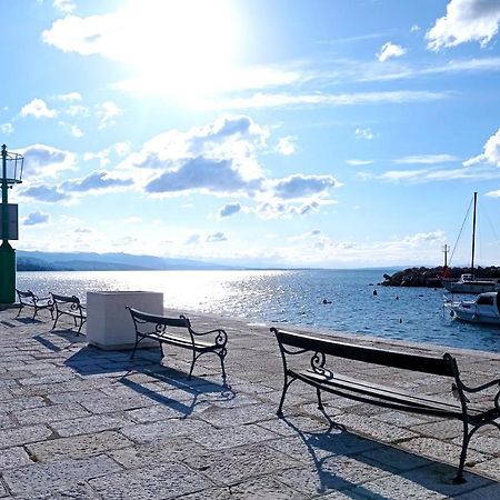 Studio Apartment Surf By The Sea Opatija Exterior foto