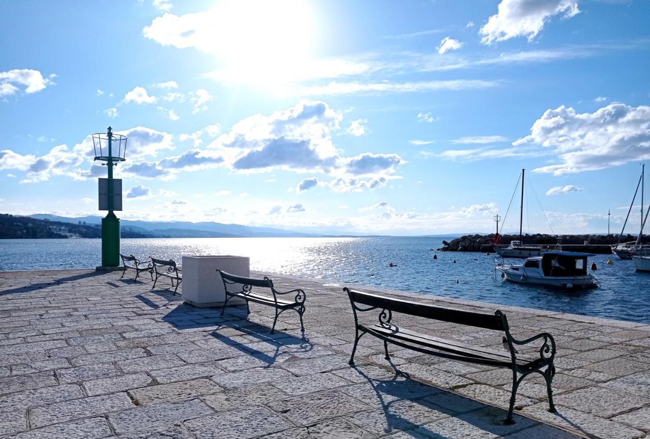 Studio Apartment Surf By The Sea Opatija Exterior foto